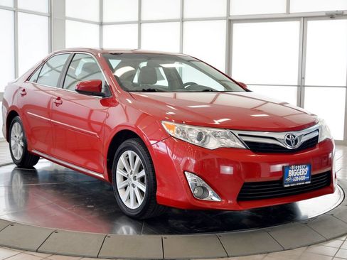 Used 2014 Toyota Camry XLE FWD image 2