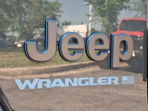 Certified 2025 Jeep Wrangler Unlimited Sahara AWD/4WD image 30