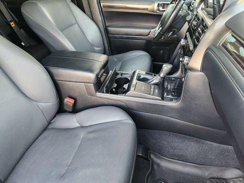 Used 2023 Lexus GX 460 Premium w/ Premium Package AWD/4WD image 13
