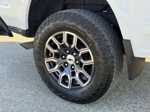 Used 2024 Chevrolet Colorado Z71 image 13