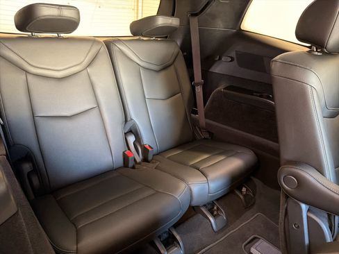 Used 2025 Cadillac XT6 Premium Luxury image 38