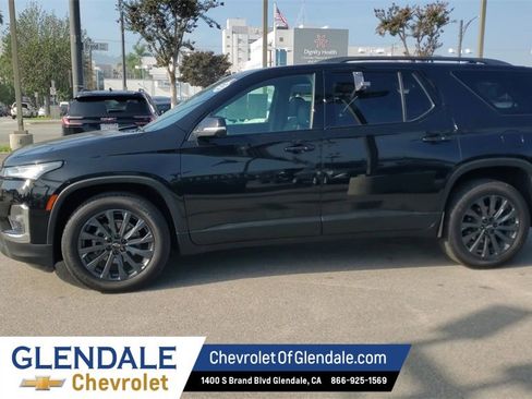 Used 2022 Chevrolet Traverse RS image 3