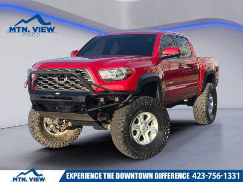 Used 2017 Toyota Tacoma TRD Off-Road image 1