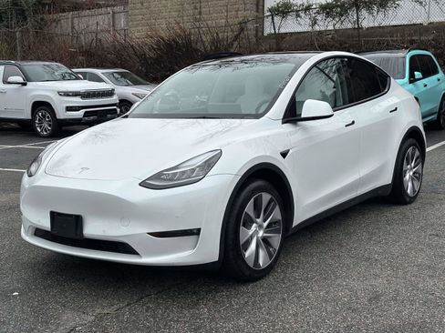 Used 2022 Tesla Model Y Long Range AWD/4WD image 7