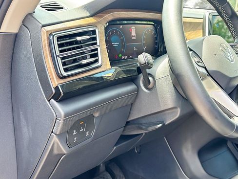 Used 2025 Volkswagen Atlas SE FWD image 10