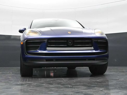 Certified 2026 Porsche Macan AWD/4WD image 42