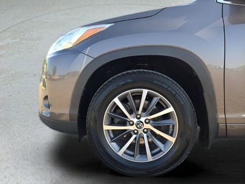 Used 2018 Toyota Highlander XLE image 14