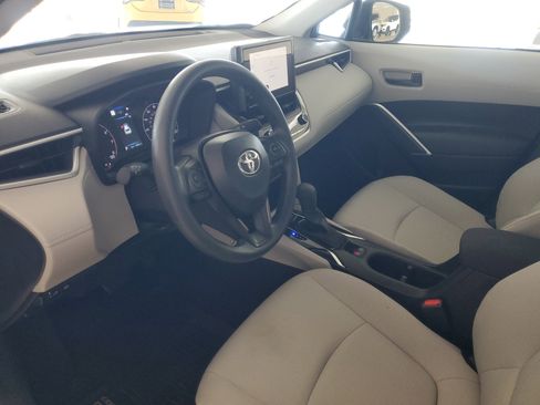 Used 2025 Toyota Corolla Cross L image 19