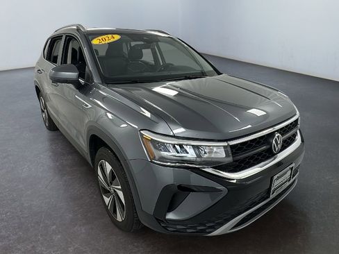 Used 2024 Volkswagen Taos SE w/ Panoramic Sunroof Package image 1