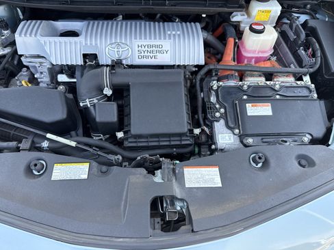 Used 2015 Toyota Prius V Five w/ Advanced Technology Package FWD image 33