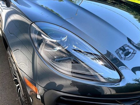 Certified 2025 Porsche Macan AWD/4WD image 30