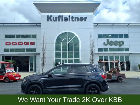 Used 2022 Volkswagen Taos SE FWD image 1