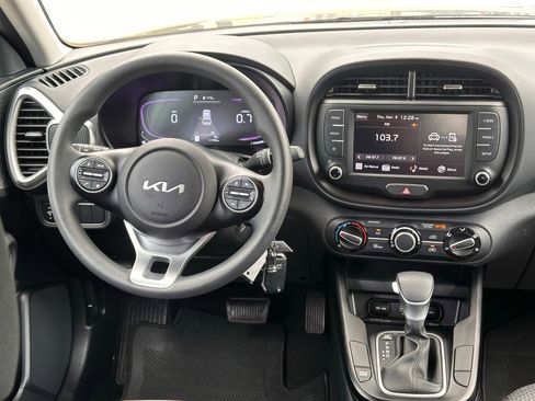 Used 2025 Kia Soul S image 17