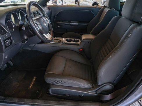 Used 2013 Dodge Challenger SXT image 9