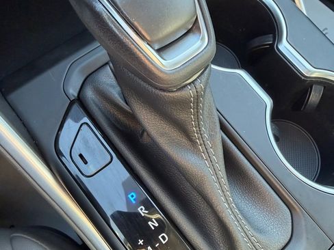 Certified 2023 Toyota Highlander XLE image 18