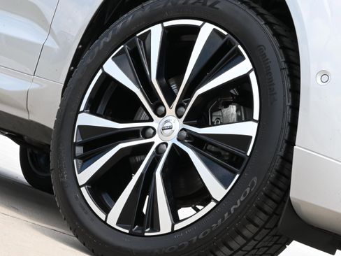 Used 2024 Volvo XC60 B5 Plus AWD/4WD image 11