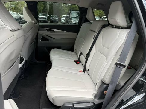 Used 2026 INFINITI QX60 Luxe w/ Cargo Package FWD image 9