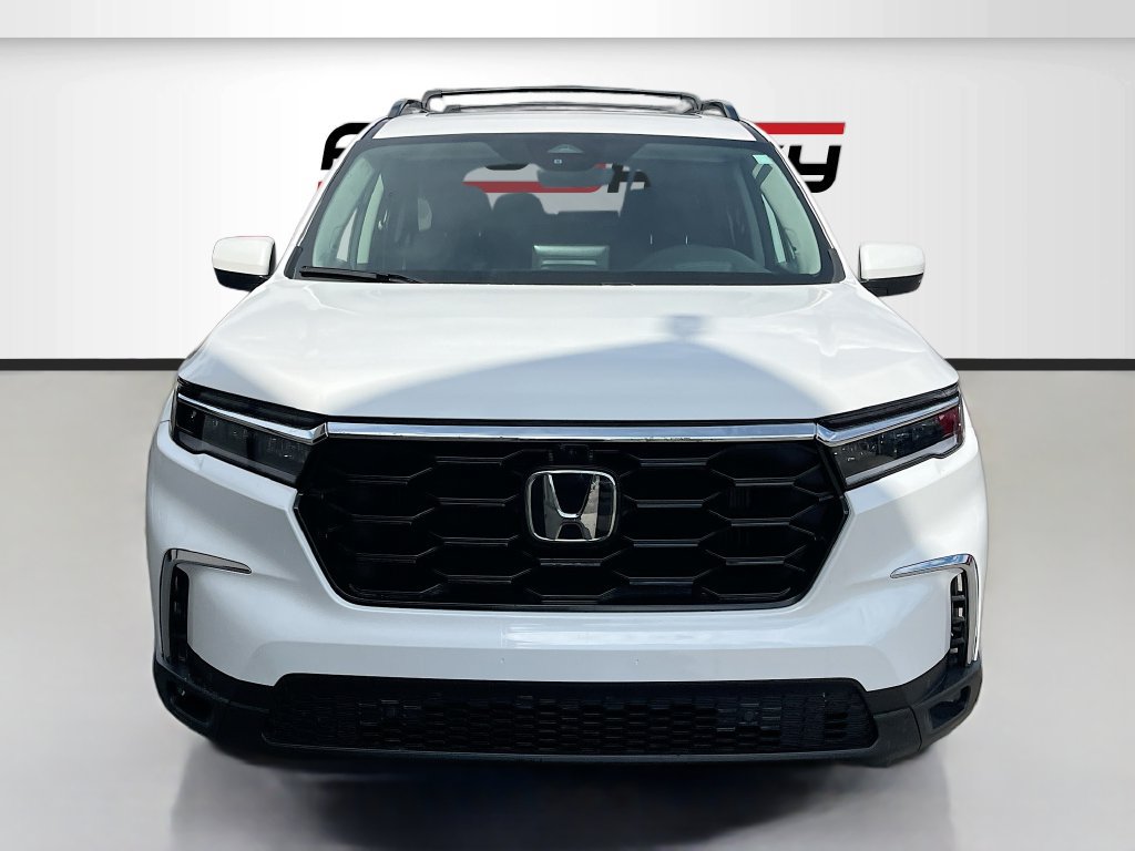 Used 2025 Honda Pilot Elite image 2