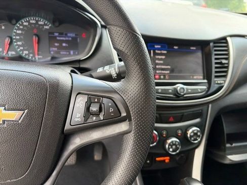 Used 2020 Chevrolet Trax LS w/ Tint and Cruise Package AWD/4WD image 18
