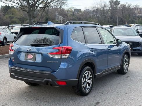 Used 2023 Subaru Forester Premium image 8