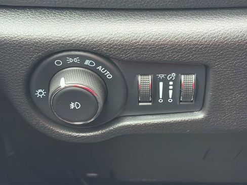 Used 2022 Chrysler Pacifica Touring AWD/4WD image 57
