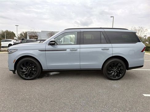 Used 2025 Lincoln Navigator Reserve w/ Jet Appearance Package image 2
