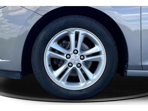 Used 2018 Chevrolet Cruze LT FWD image 11