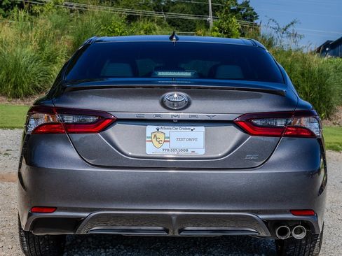 Used 2022 Toyota Camry SE FWD image 4