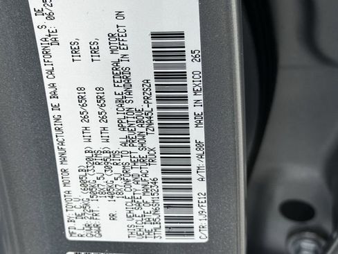 Used 2025 Toyota Tacoma TRD Sport AWD/4WD image 30