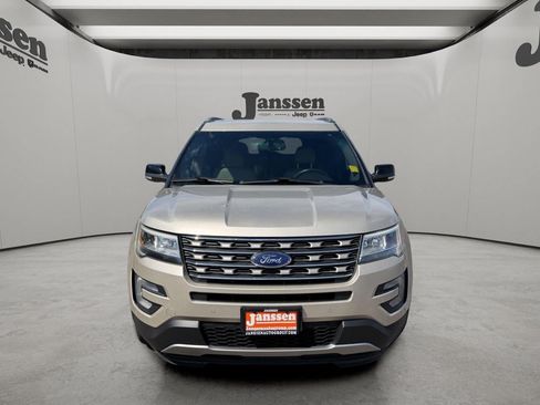 Used 2017 Ford Explorer XLT w/ Equipment Group 202A AWD/4WD image 6