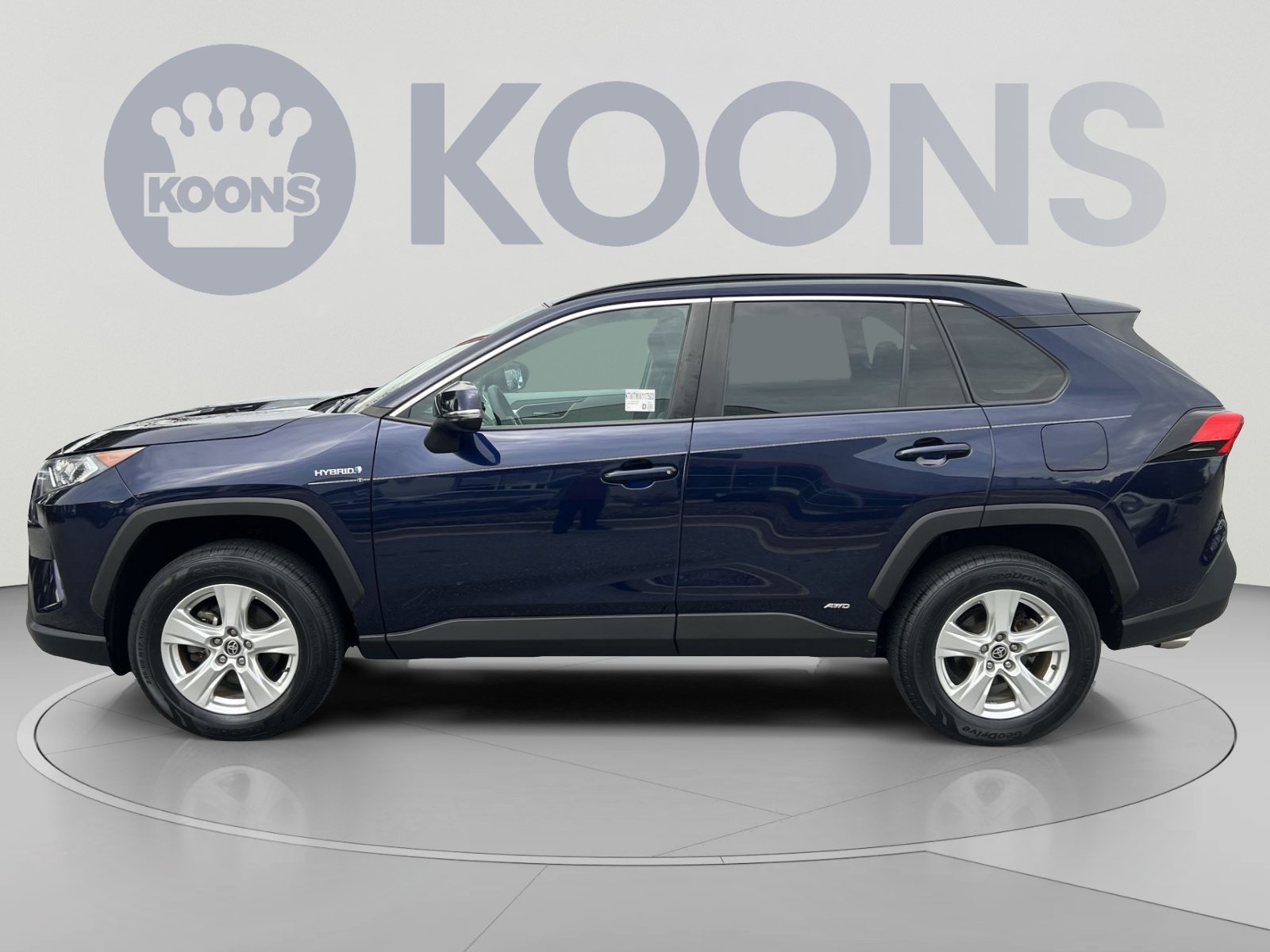Used 2021 Toyota RAV4 XLE AWD/4WD image 2