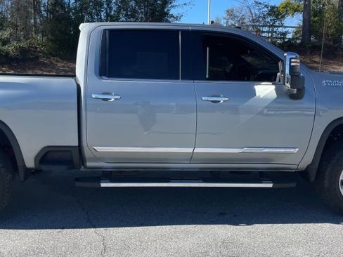 Used 2025 Chevrolet Silverado 2500 High Country w/ Technology Package image 11