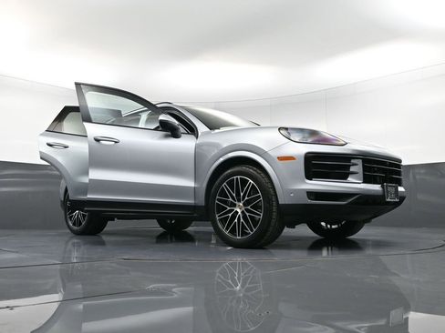 Certified 2025 Porsche Cayenne image 37