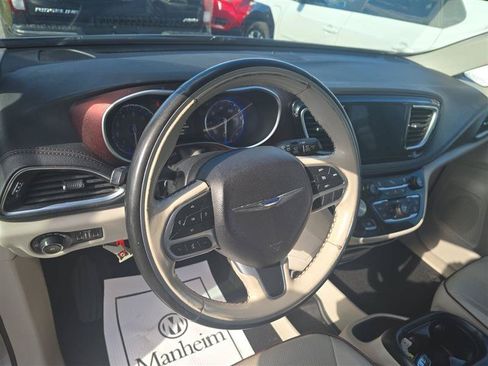 Used 2020 Chrysler Pacifica Limited FWD image 13