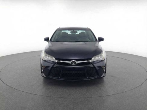 Used 2017 Toyota Camry SE image 2