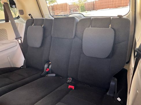 Used 2019 Dodge Grand Caravan SE w/ UConnect Hands-Free Group FWD image 10