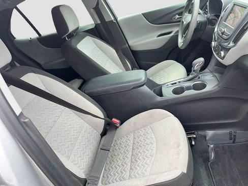Used 2022 Chevrolet Equinox LS image 25