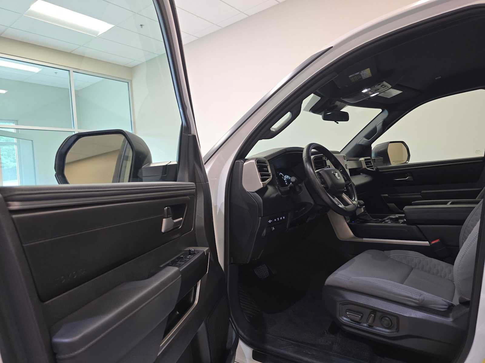 Certified 2025 Toyota Tundra SR5 AWD/4WD image 22