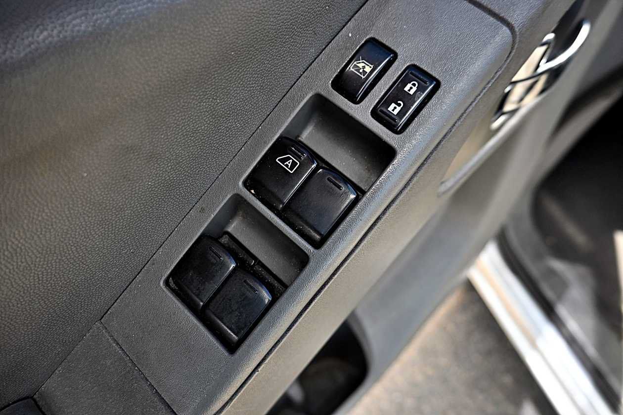 Used 2016 Nissan Frontier SV RWD image 8