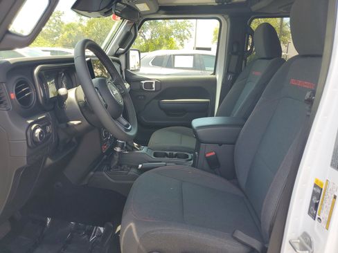 Used 2025 Jeep Wrangler Unlimited Rubicon AWD/4WD image 22