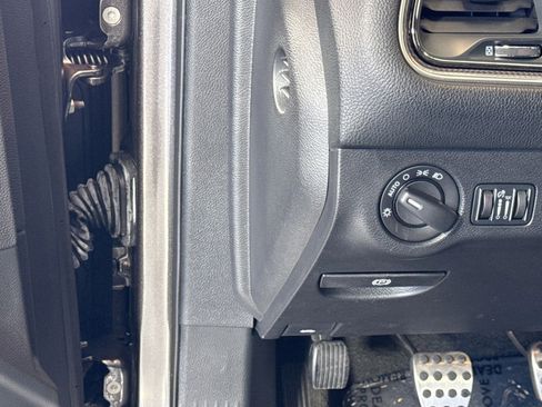 Used 2015 Dodge Challenger SRT Hellcat image 10