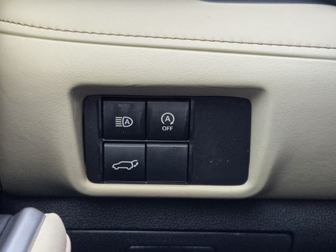 Used 2023 Toyota Highlander XLE FWD image 20