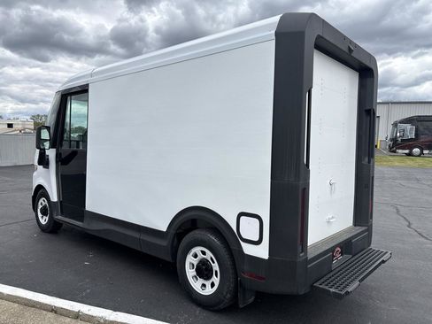 Used 2024 Chevrolet Brightdrop 400 w/ Commercial Equipment Package AWD/4WD image 5