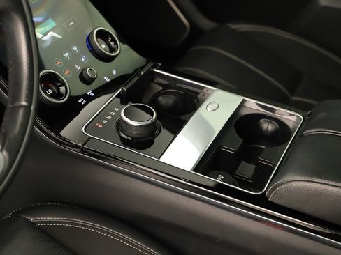 Used 2018 Land Rover Range Rover Velar R-Dynamic SE image 17