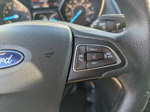 Used 2019 Ford Escape SE image 16