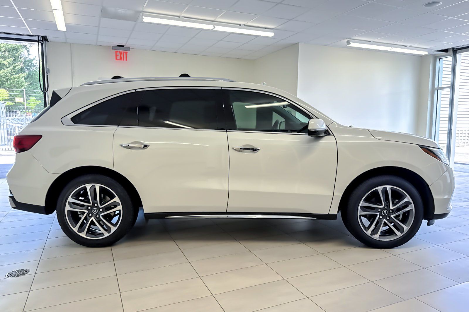 Used 2018 Acura MDX w/ Advance Package AWD/4WD image 3