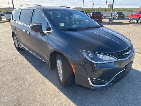 Used 2020 Chrysler Pacifica Touring-L image 17