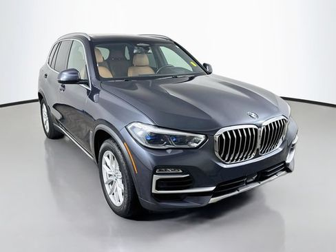 Used 2019 BMW X5 xDrive40i w/ Executive Package AWD/4WD image 3