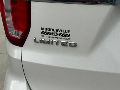Used 2017 Ford Explorer Limited w/ Equipment Group 301A FWD image 10