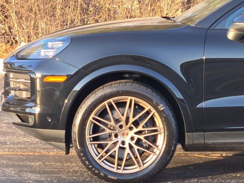 Used 2025 Porsche Cayenne Coupe image 12